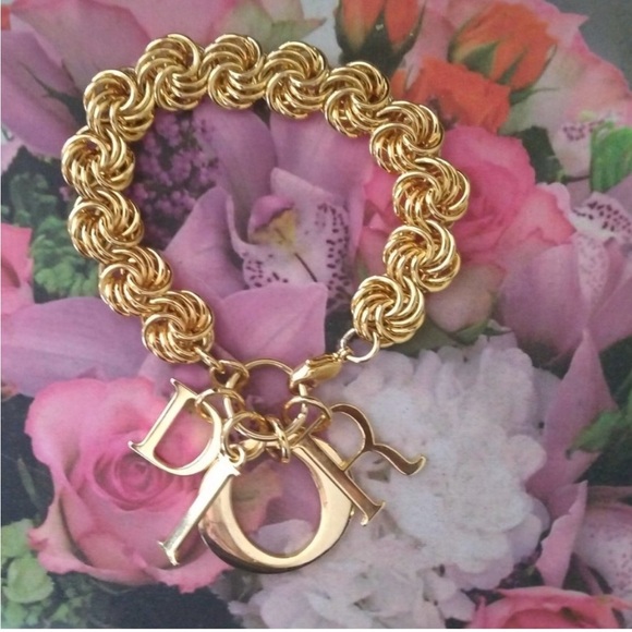 ❤️CHRISTIAN DIOR GOLD Letter Bracelet Signed - Picture 1 of 3